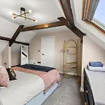 30 Percent Off The Sophisticated Central Whitby Abode - 3 Bed